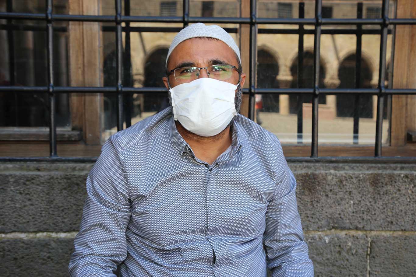 أداء صلاة الجمعة بعد إعادة فتح المساجد